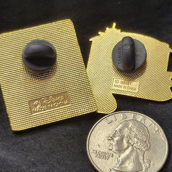 Disney Pin Trader Disney Club Inaugural Member and Mickey Thumbs Up - Picture 3 of 4